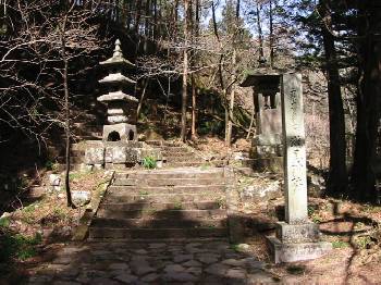 滝尾神社入口